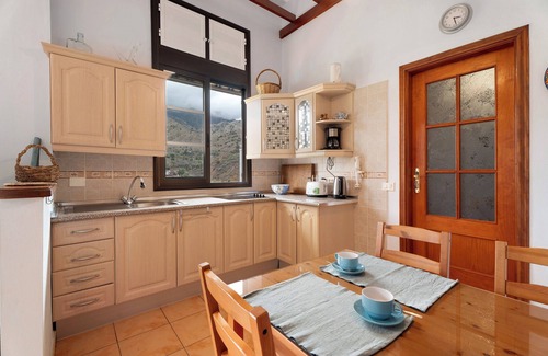 Hermigua Casa | Casa de vacaciones 'La Huerta' con vistas a la montaña, terraza privada y Wi-Fi