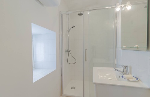 Castillonnes Casa | Holiday Home "La Petite Maison de Pompiac" with Shared Pool & Wi-Fi