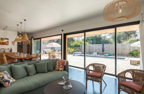 Locquirec Casa | Holiday Home La Villa Agapanthes by Interhome