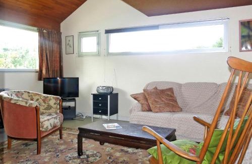 Regnezville-sur-Mer Casa | Holiday Home Le Petit Clos by Interhome