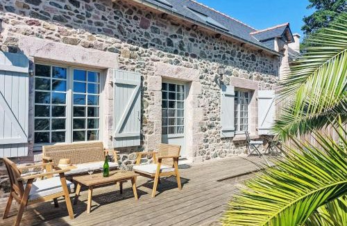 Frehel Casa | Holiday Home Le logis de Papeu by Interhome