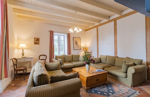 Castillonnes Casa | Holiday Home "Le Presbytère de Pompiac" with Private Pool, Air Conditioning & Wi-Fi