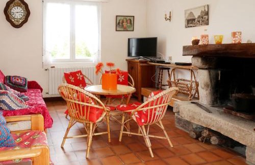 Plomeur Casa | Holiday Home Les Genêts by Interhome