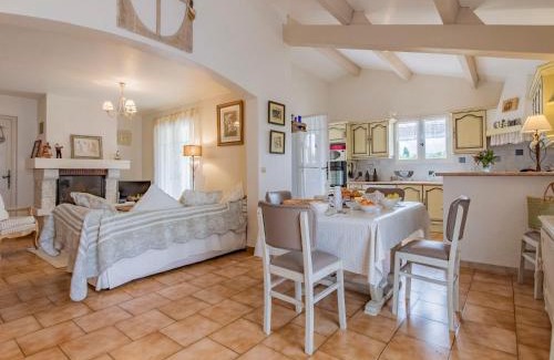 Gargas Casa | Holiday Home Les Iris by Interhome