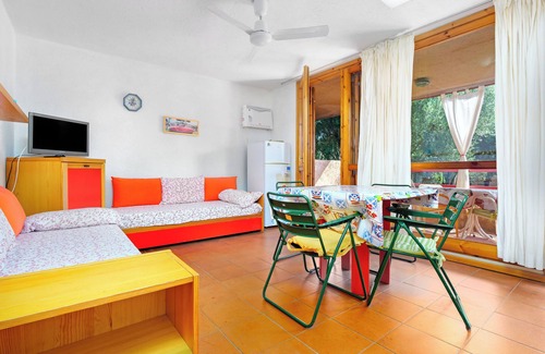 Cugnana Verde Casa | Casa de vacaciones 'Libeccio 2417' con piscina compartida, terraza privada y balcón
