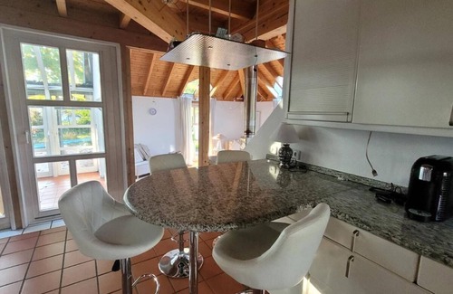 Gemarkung Stockhausen Casa | Casa de vacaciones 'Lichtdurchflutetes Architektenhaus' con vistas a la montaña, terraza y Wi-Fi