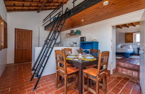 Aljezur Casa | Casa de vacaciones 'Lua' con vistas al mar, piscina compartida y Wi-Fi