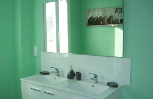 Blot-lʼEglise Casa | Holiday Home Maison Les Oies by Interhome