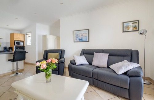 Tourrettes Casa | Casa de vacaciones 'Maison Piscine Chauffe Jacuzzi' con terraza privada, jardín privado y Wi-Fi