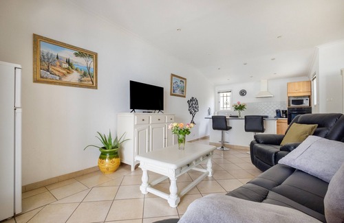 Tourrettes Casa | Casa de vacaciones 'Maison Piscine Chauffe Jacuzzi' con terraza privada, jardín privado y Wi-Fi