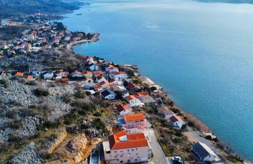 Prizna Casa | Holiday Home Mara - KBG400 by Interhome