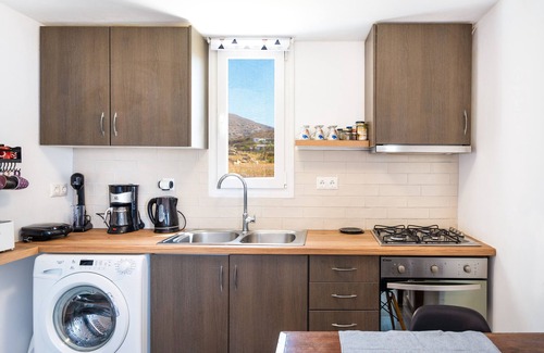 Ios Casa | Holiday Home 'Mentas House' with Private Terrace, Wi-Fi and Air Conditioning