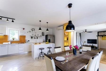 Kunj Casa | Holiday Home Mila