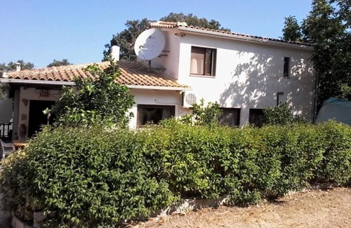 Alonia Casa | Holiday Home 'Mouzakis House' with Sea View, Wi-Fi and Air Conditioning