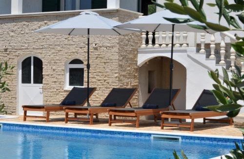 Kastel Sucurac Casa | Holiday Home Nevera