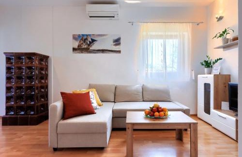 Valbandon Casa | Holiday Home Nina by Interhome