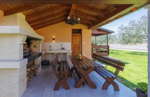 Valbandon Casa | Holiday Home Nina by Interhome