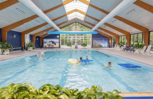 Sint Maartensvlotbrug Casa | Holiday Home near Dutch Beach with Pool