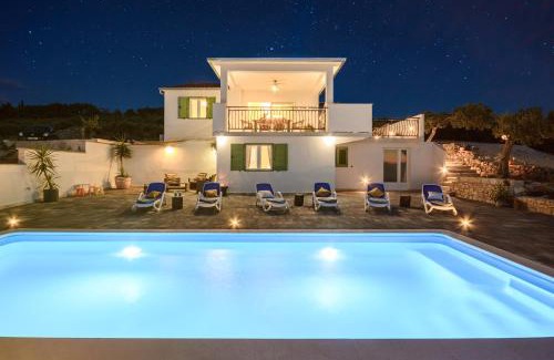Splitska Casa | Holiday Home Nono Ante with heated pool