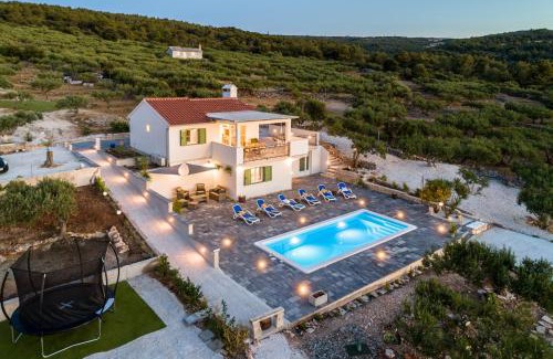Splitska Casa | Holiday Home Nono Ante with heated pool