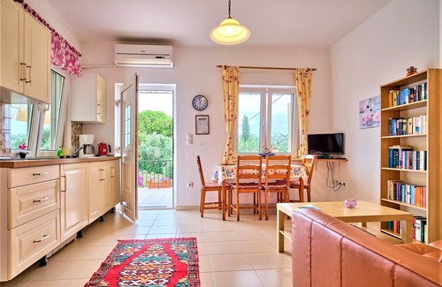 Old Town Casa | Holiday Home "Nora" with 2 Apartments and Shared Pool - Sea Breeze 2