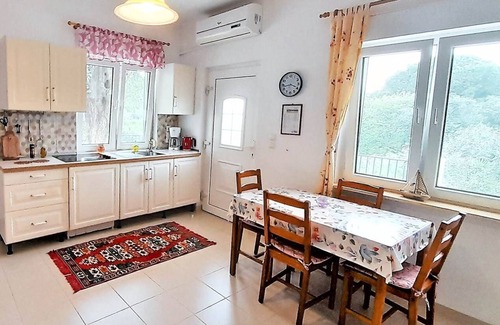 Old Town Casa | Holiday Home "Nora" with 2 Apartments and Shared Pool - Sea Breeze 2