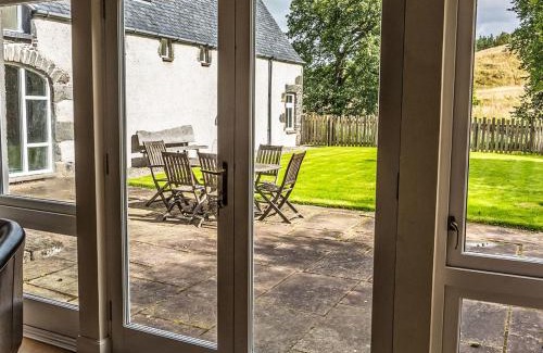 Glen Urquhart Casa | Holiday Home Old Stables by Interhome