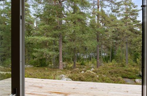 Sodersvik Casa | Holiday home on Radmanso, Norrtalje with lake view