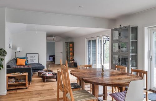 Sodersvik Casa | Holiday home on Radmanso, Norrtalje with lake view