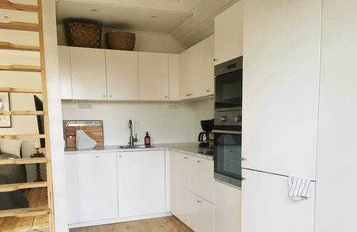 Ytterbystrand Casa | Holiday home on Resarö near the sea | SE13008