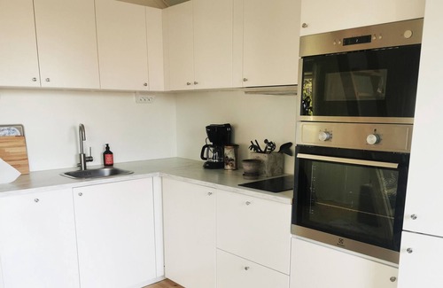 Ytterbystrand Casa | Holiday home on Resarö near the sea | SE13008