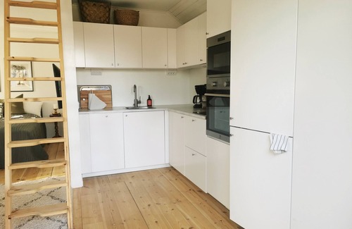 Ytterbystrand Casa | Holiday home on Resarö near the sea | SE13008