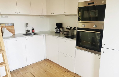 Ytterbystrand Casa | Holiday home on Resarö near the sea | SE13008