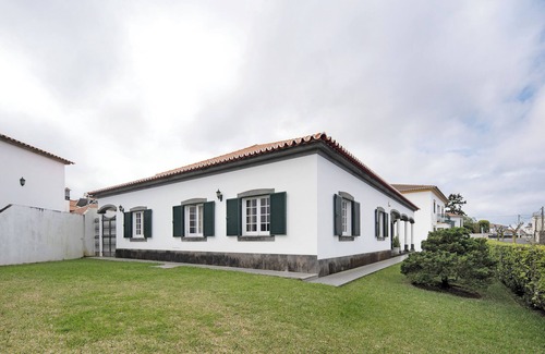 Ribeira Grande Casa | Casa de vacaciones 'Pascoal House' con terraza privada, jardín privado y Wi-Fi