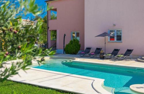 Orihi Casa | Holiday Home Paus by Interhome