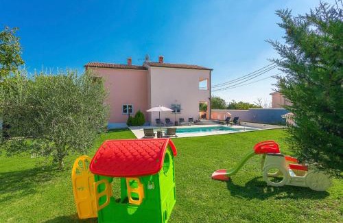 Orihi Casa | Holiday Home Paus by Interhome