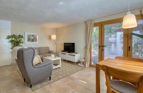 Ermita Casa | Holiday Home Petite Fleur by Interhome