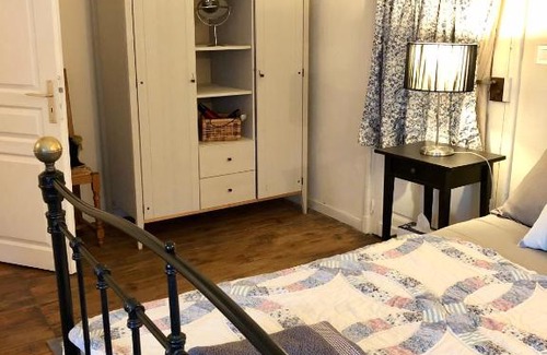 Puy-l'Eveque Casa | Holiday Home Petite Maison Bleue