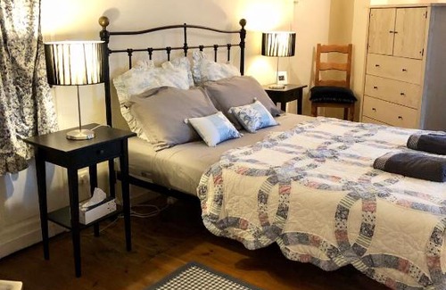 Puy-l'Eveque Casa | Holiday Home Petite Maison Bleue