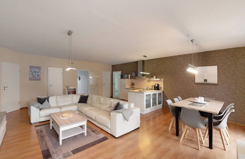Bastorf Casa | Casa de vacaciones 'Poolhaus Am Leuchtturm' con terraza privada, jardín privado y Wi-Fi