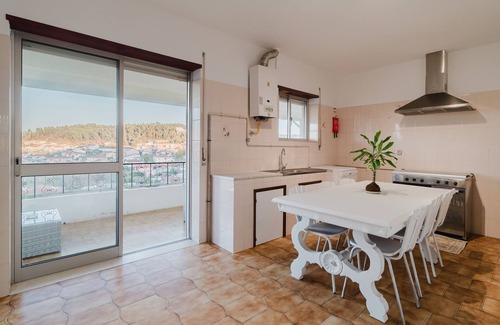 Sao Jorge de Selho Casa | Casa de vacaciones 'Casa Familiar' con vistas a la montaña, terraza privada y Wi-Fi