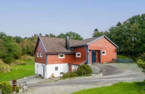 Tysnes Casa | Holiday Home Rødehuset by Interhome