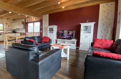 Irmenach Apartamento | Holiday home Red Milan