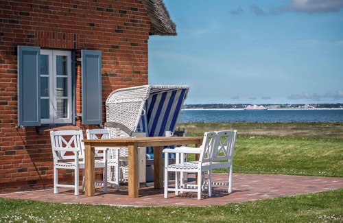 Langeneß Casa | Casa de vacaciones 'Reethuus Am Fething' con vistas al mar, jardín privado y Wi-Fi