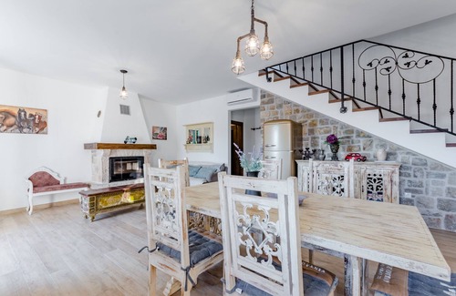 Crivac Casa | Holiday Home Rustic - Casa de vacaciones de 2 dormitorios con piscina privada