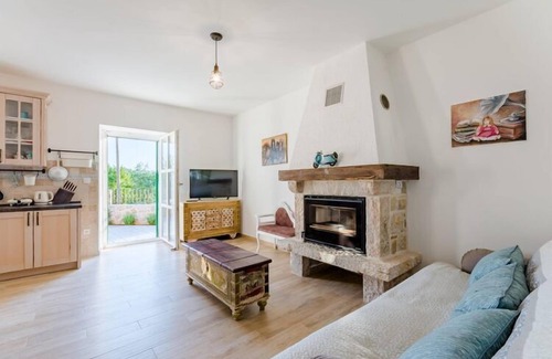 Crivac Casa | Holiday Home Rustic - Two Bedroom Holiday Home with Private Pool