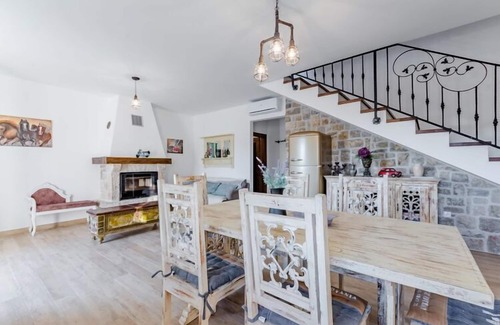 Crivac Casa | Holiday Home Rustic - Two Bedroom Holiday Home with Private Pool
