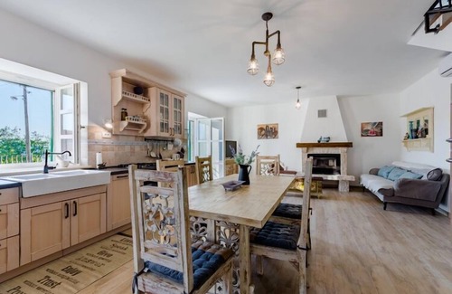 Crivac Casa | Holiday Home Rustic - Two Bedroom Holiday Home with Private Pool