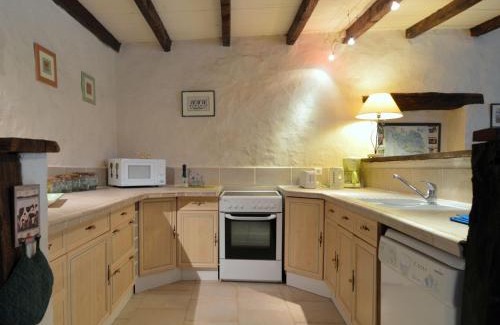 Saint-Laurent-de-la-Salle Casa | Holiday Home Saint-Laurent Pool Retreat
