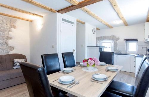 Sveta Jelena Casa | Holiday Home San Martino I by Interhome